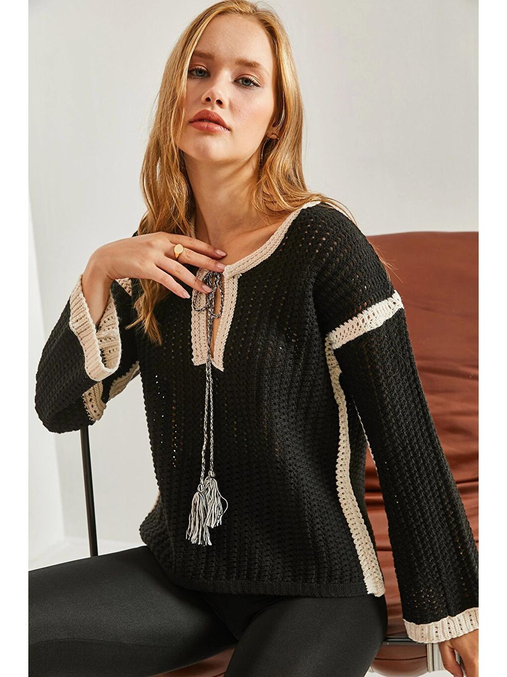 Siyah Kadın Ajurlu Yaka Bağlamalı Triko Kazak-3