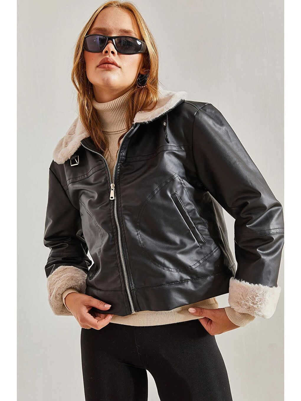 Siyah Kadın İçi Kürklü Yakası Tokalı Deri Mont