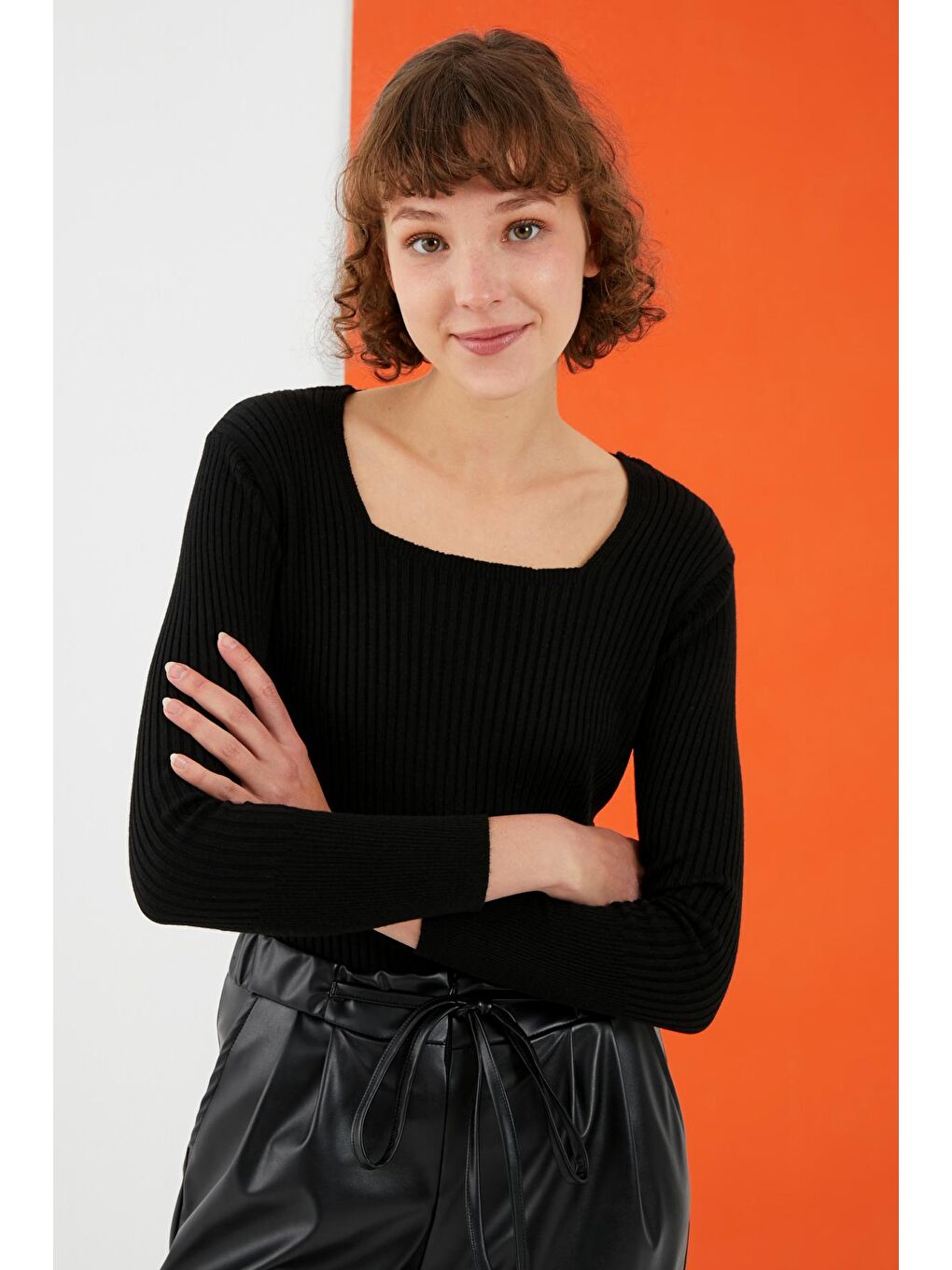 Siyah Kare Yaka Fitilli Dar Kalıp Basic Kazak-1