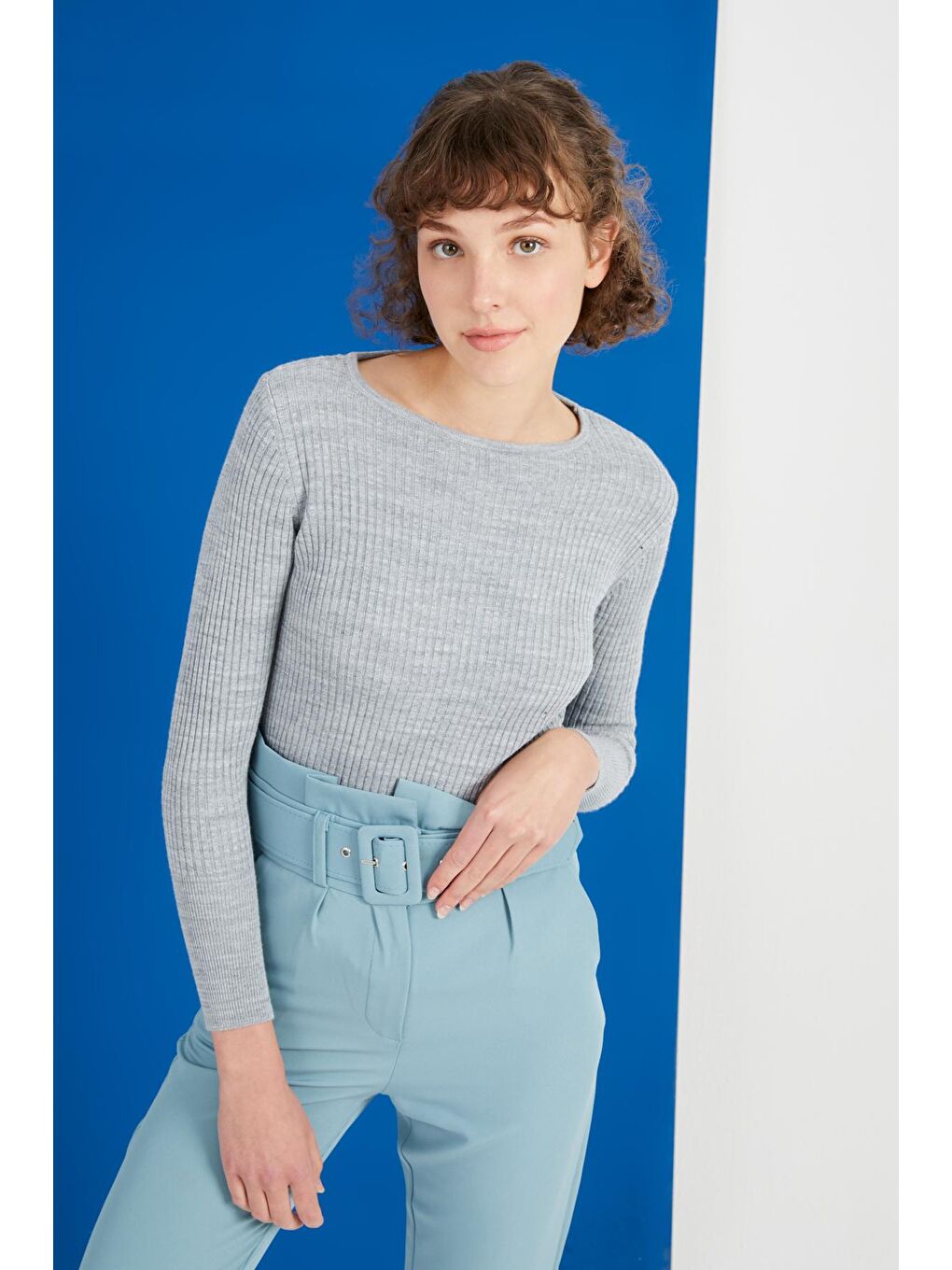 Gri Yuvarlak Yaka Fitilli Dar Kalıp Basic Kazak-1