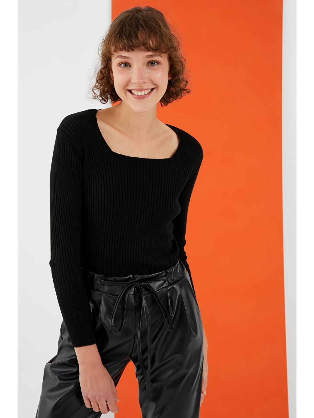 Siyah Kare Yaka Fitilli Dar Kalıp Basic Kazak-3