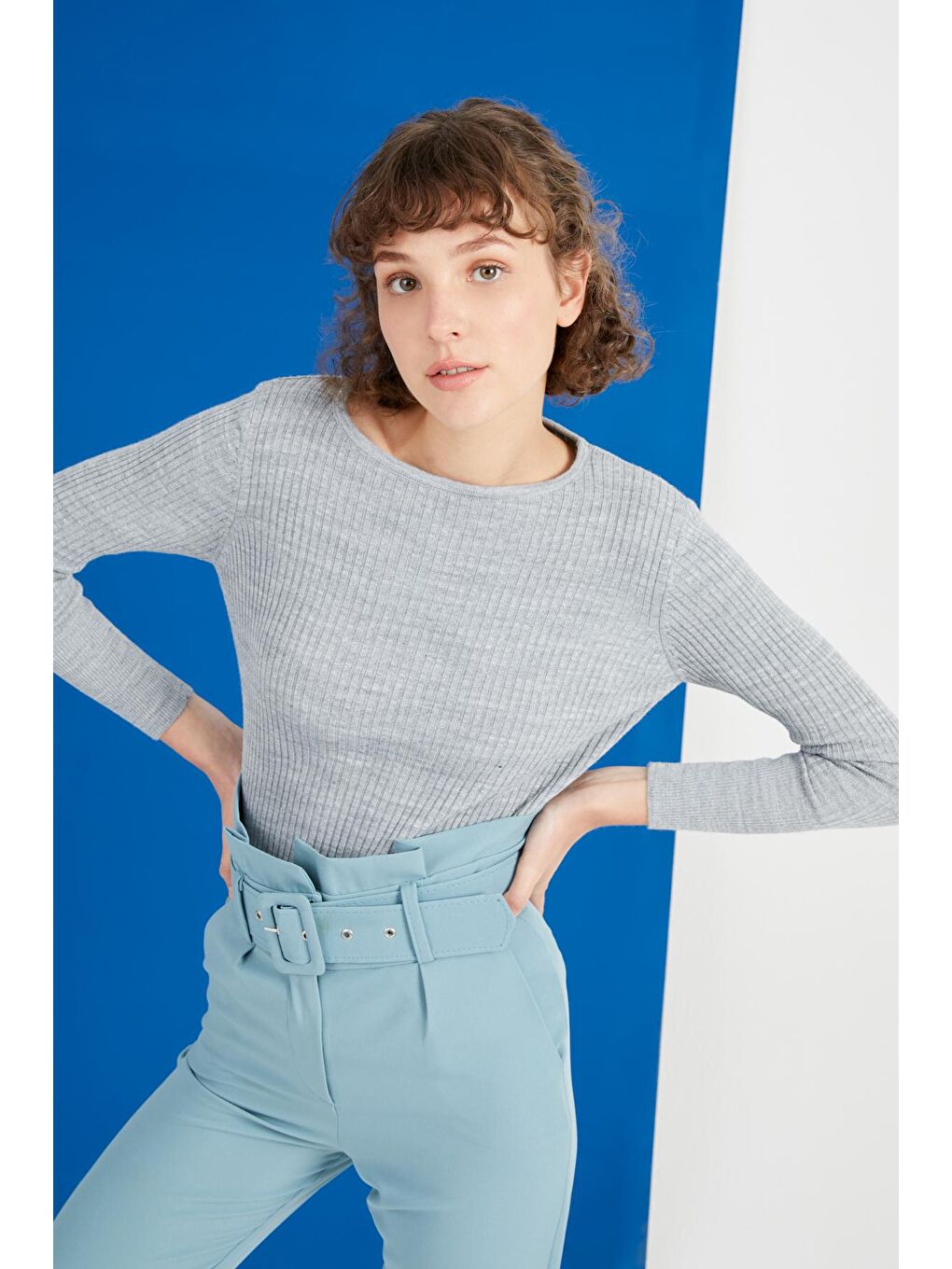 Gri Yuvarlak Yaka Fitilli Dar Kalıp Basic Kazak-3