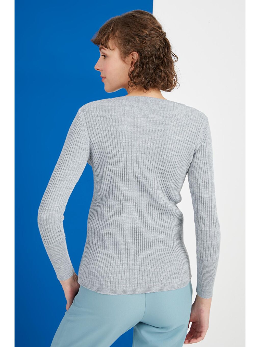 Gri Yuvarlak Yaka Fitilli Dar Kalıp Basic Kazak-4