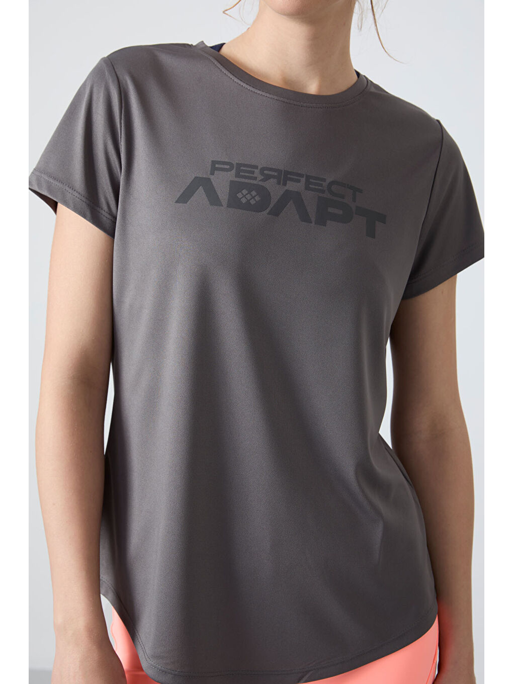 Gri Nefes Alan Dokulu İnce Performans Kadın Tişört - 97283-2