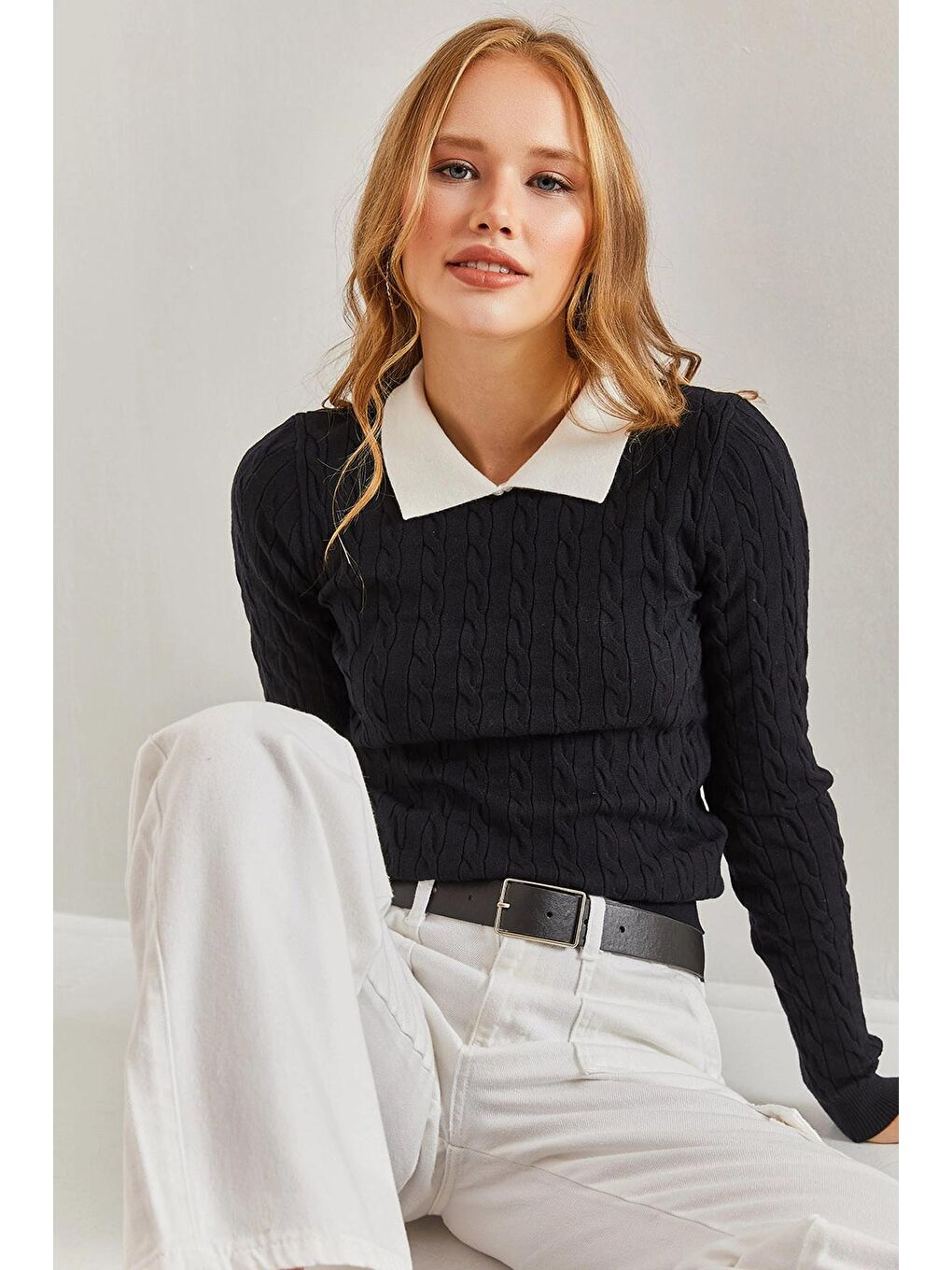 Siyah Kadın Gömlek Yaka Saç Örgülü Kazak