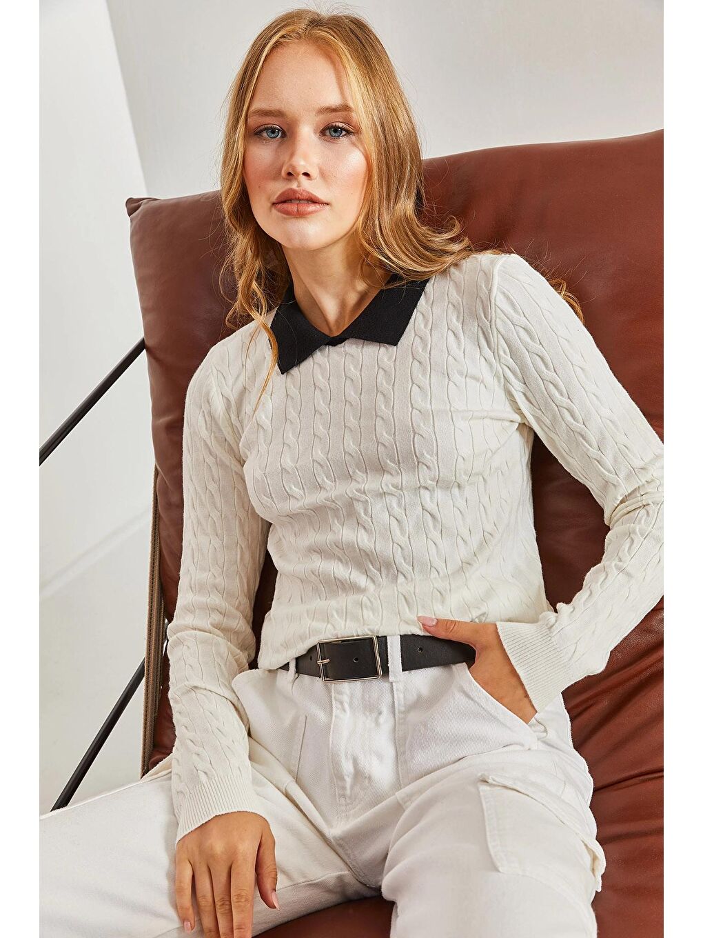 Beyaz Kadın Gömlek Yaka Saç Örgülü Kazak-4