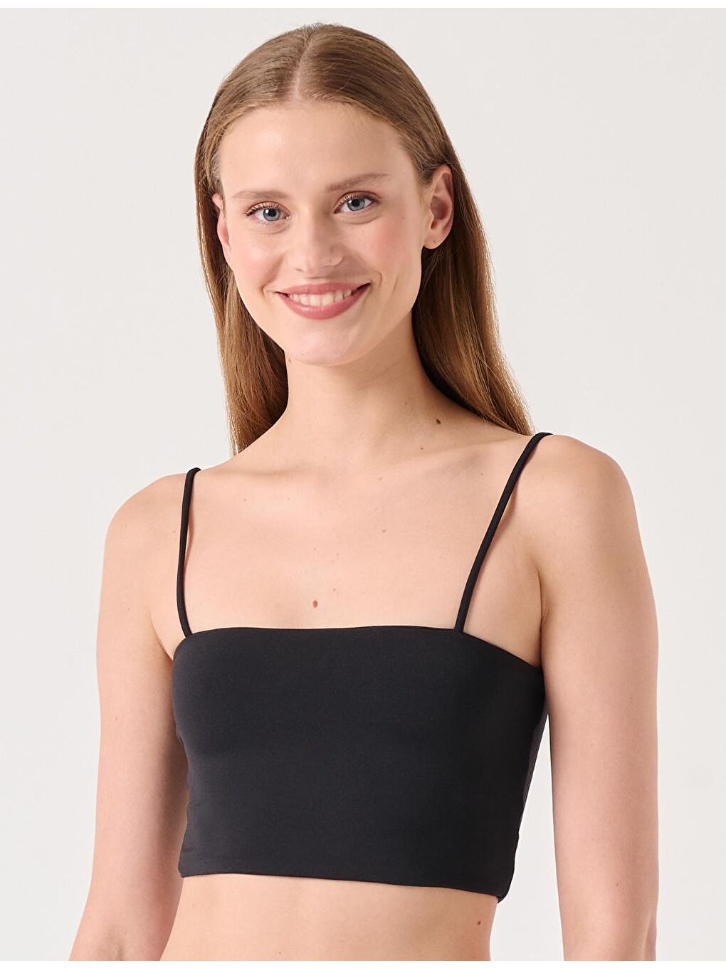 Siyah Dar Kesim Askılı Örme Bralet