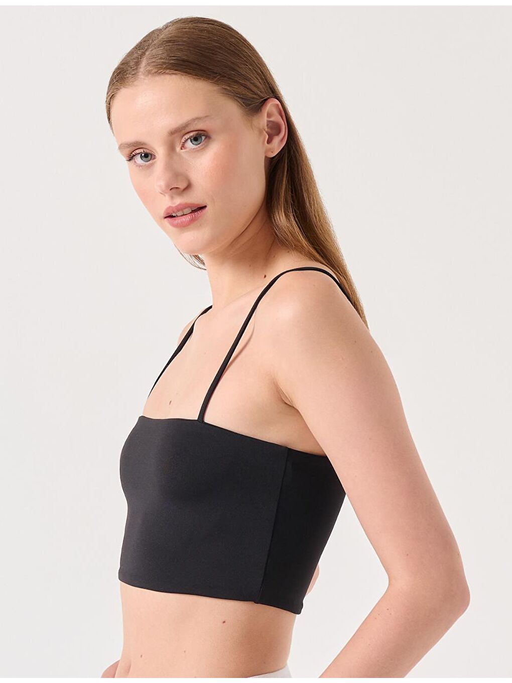 Siyah Dar Kesim Askılı Örme Bralet-1