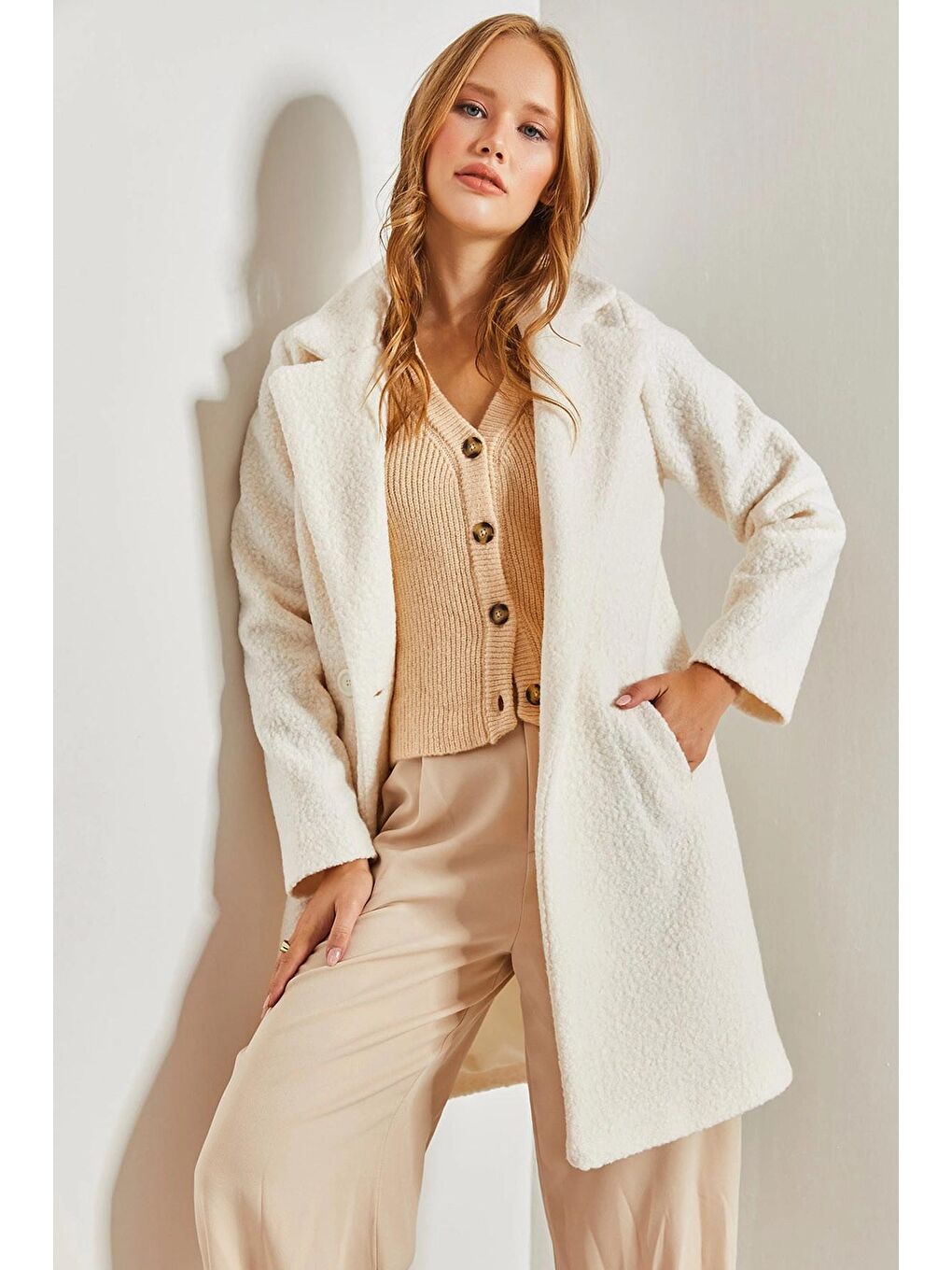 Beyaz Kadın Kruvaze Yaka Cepli Kaşe Kaban