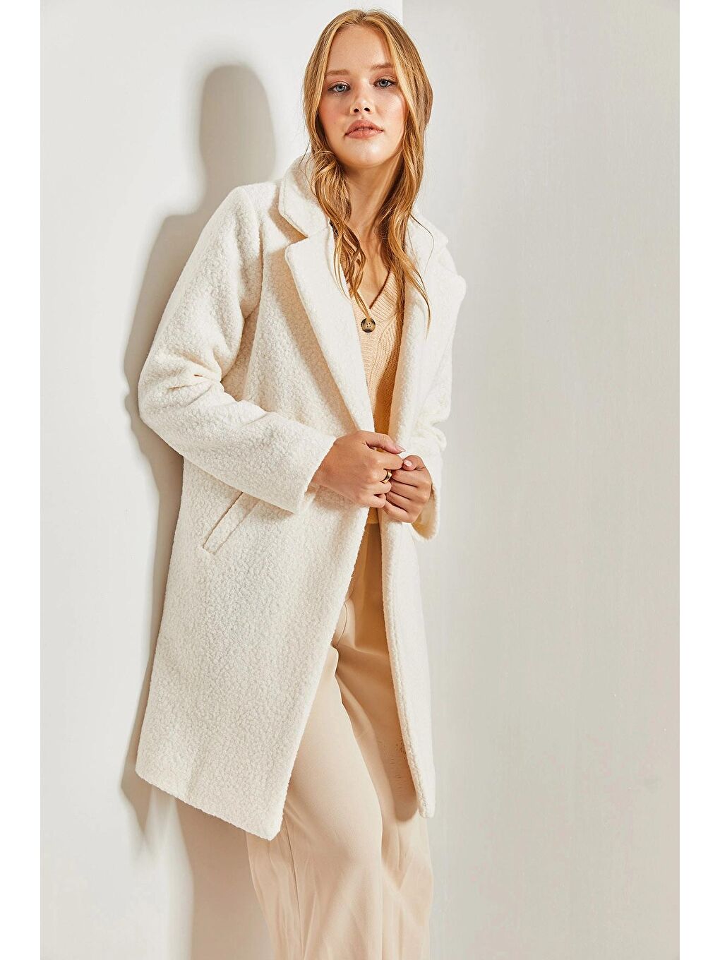 Beyaz Kadın Kruvaze Yaka Cepli Kaşe Kaban-1