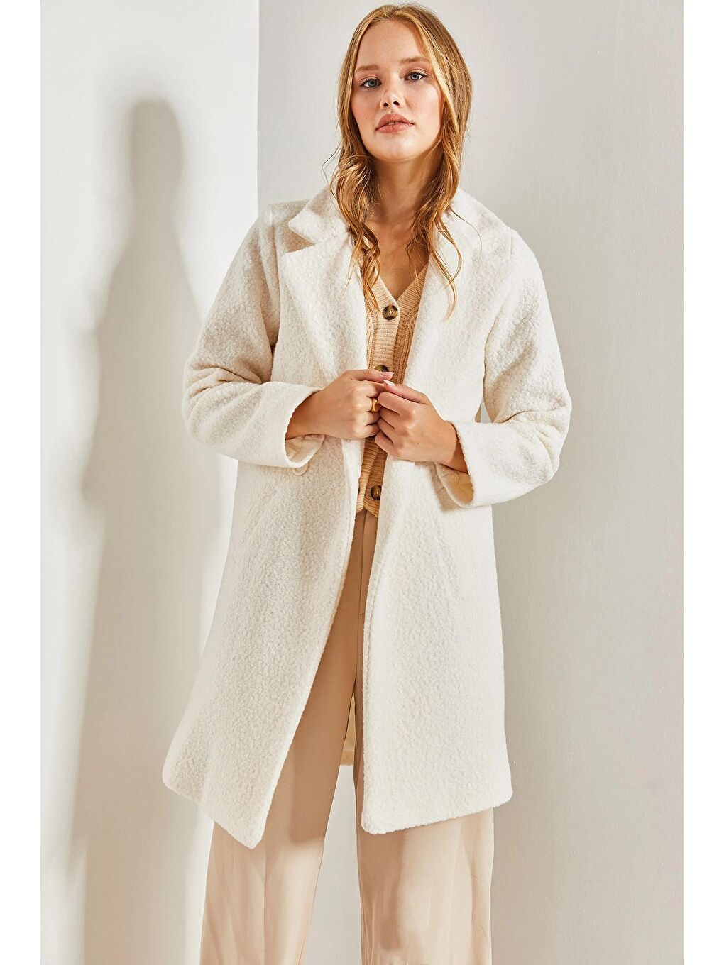 Beyaz Kadın Kruvaze Yaka Cepli Kaşe Kaban-3