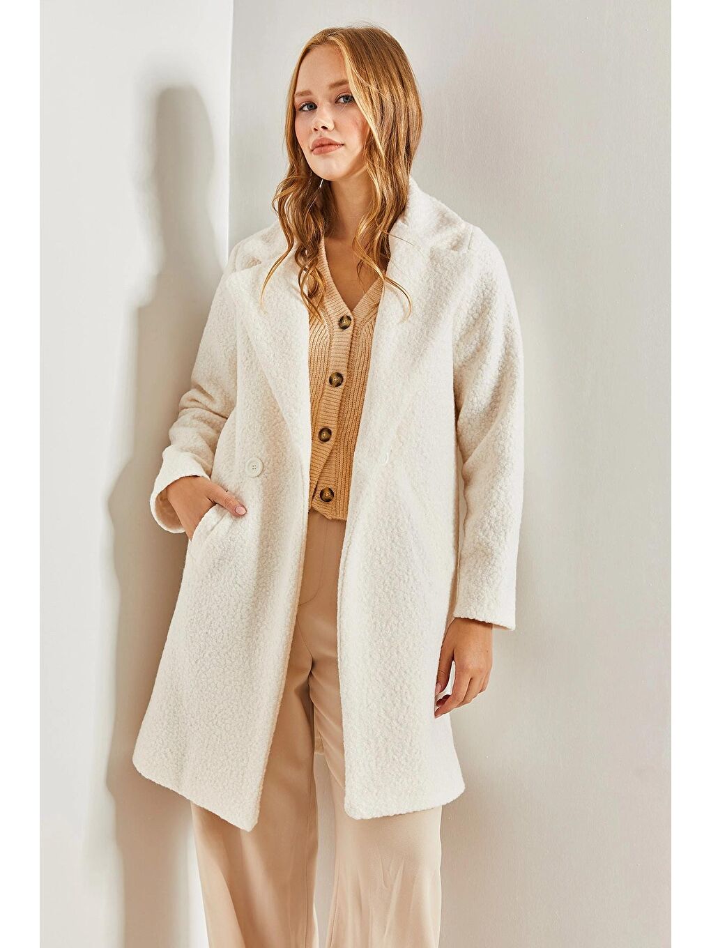 Beyaz Kadın Kruvaze Yaka Cepli Kaşe Kaban-4