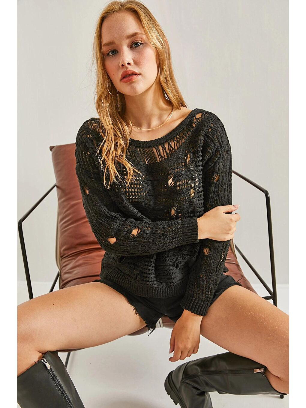 Siyah Kadın Mevsimlik Ajurlu Triko Kazak-2