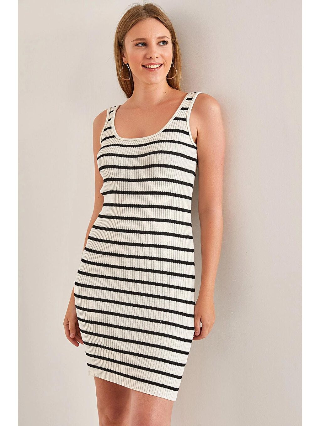 Beyaz Kadın Çizgili Askılı Triko Elbise