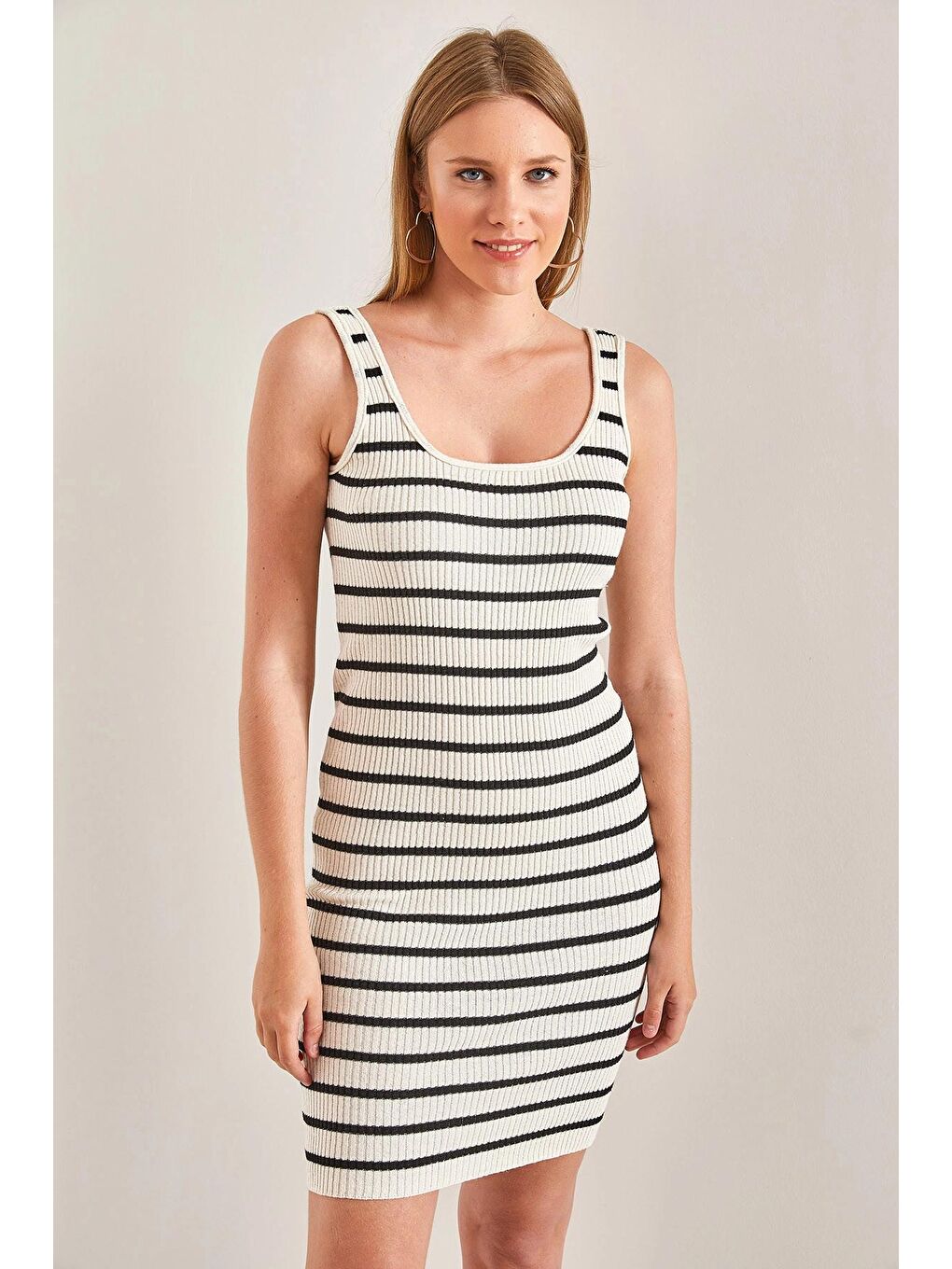 Beyaz Kadın Çizgili Askılı Triko Elbise-2