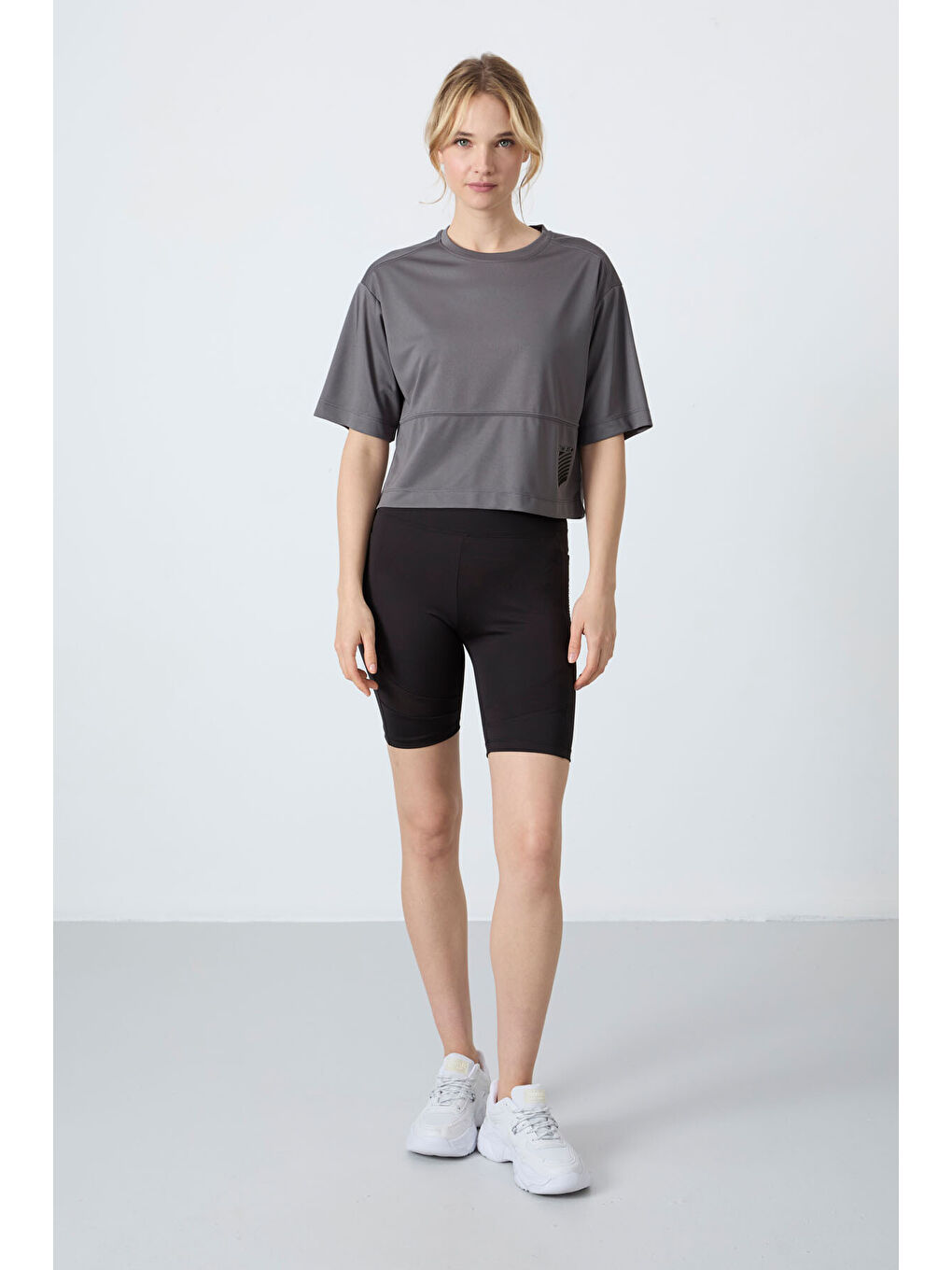 Gri Nefes Alan Dokulu İnce Oversize Fit Performans Kadın Tişört - 97284-6