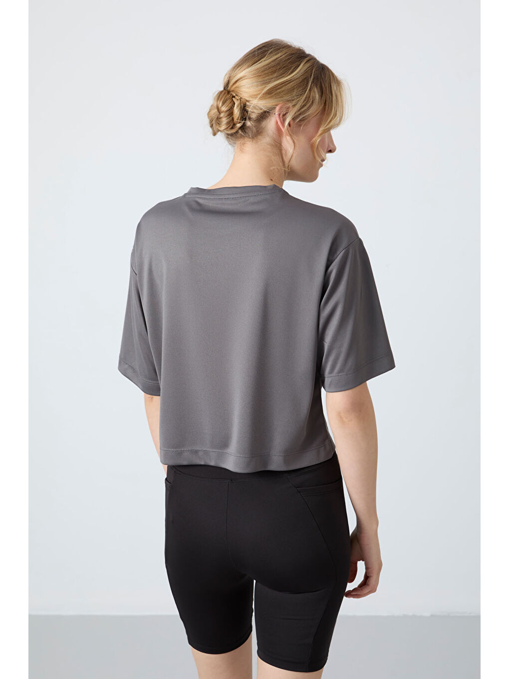 Gri Nefes Alan Dokulu İnce Oversize Fit Performans Kadın Tişört - 97284-8