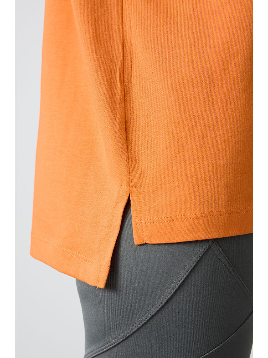 Turuncu Oranj Penye Modal Yumuşak Tuşeli Oversize Fit Basic Kadın Tişört- 97285-8