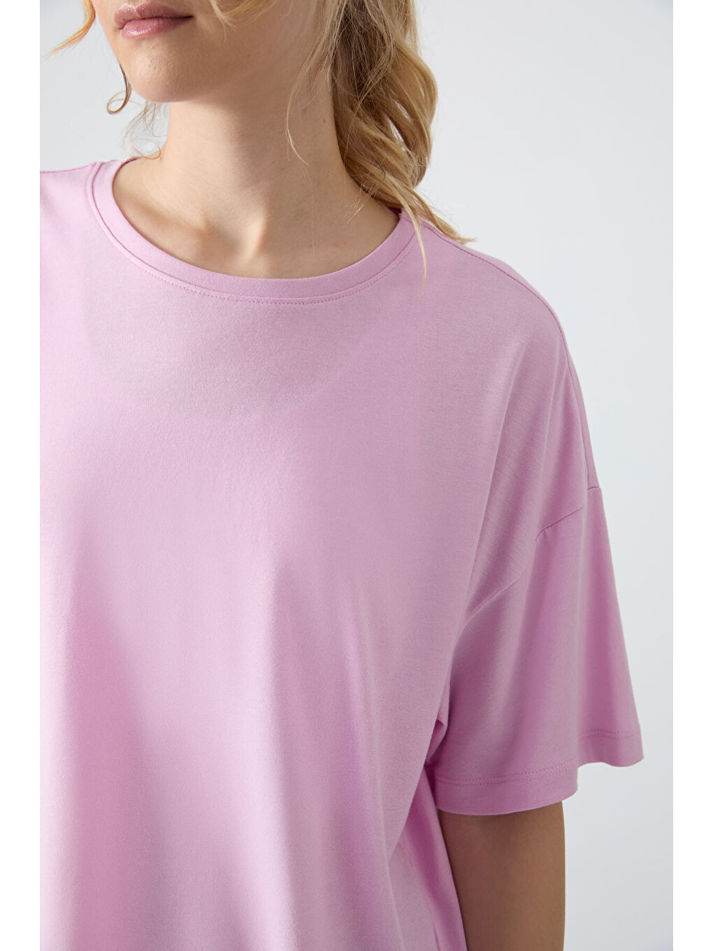 Pembe Penye Modal Yumuşak Tuşeli Oversize Fit Basic Kadın Tişört- 97285-4