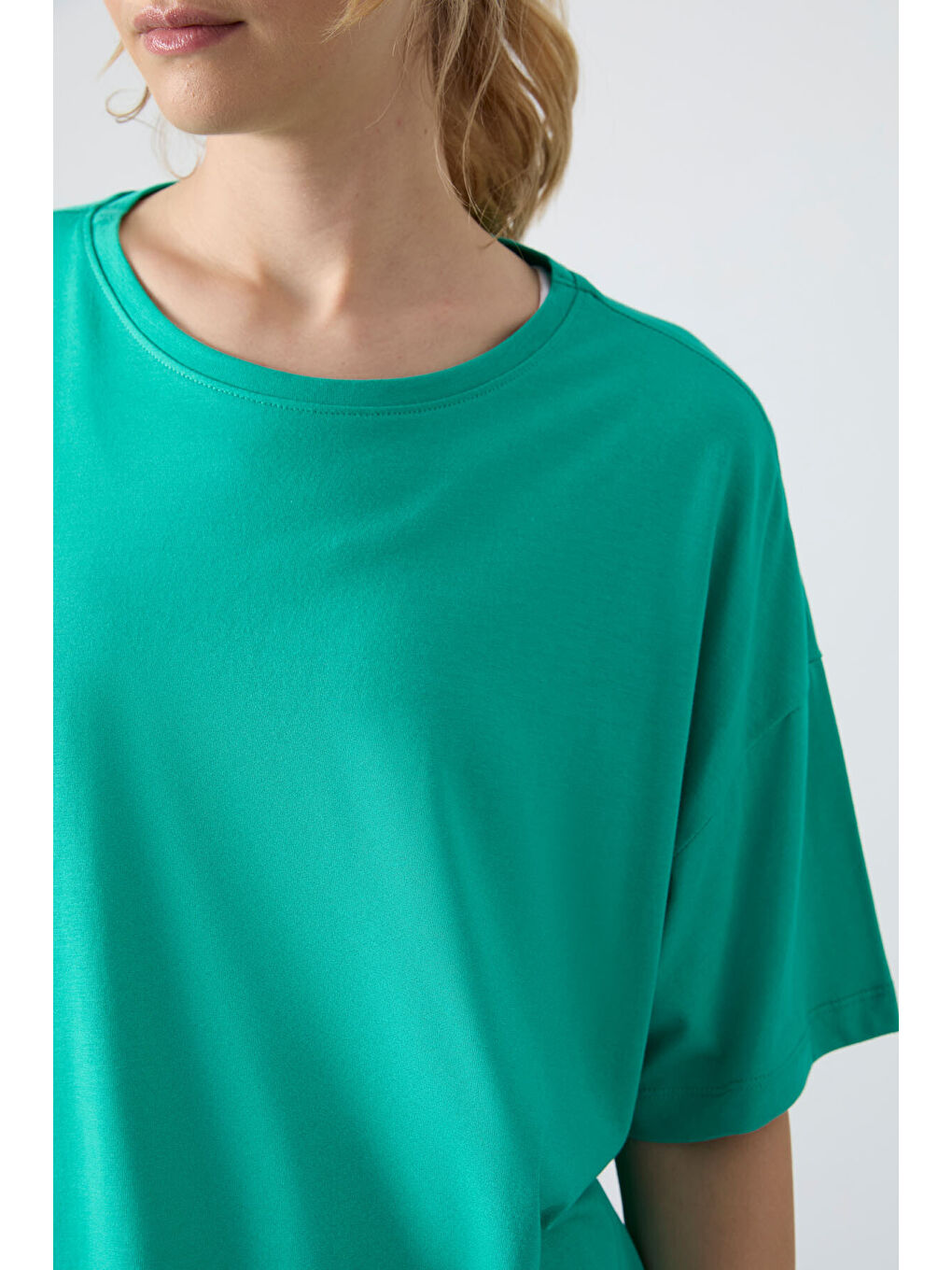 Deniz Yeşili Penye Modal Yumuşak Tuşeli Oversize Fit Basic Kadın Tişört- 97285-6
