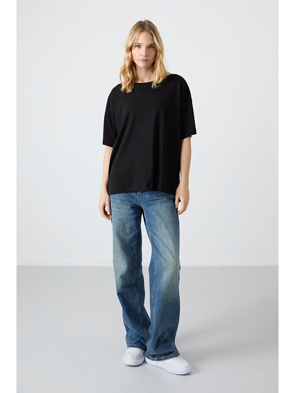 Siyah Penye Modal Yumuşak Tuşeli Oversize Fit Basic Kadın Tişört- 97285-6