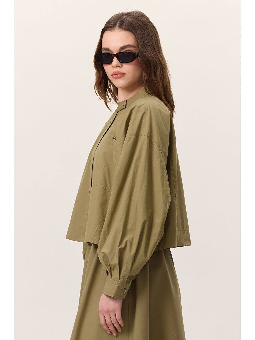 Geniş Cep Detaylı Kısa Gömlek Haki-6