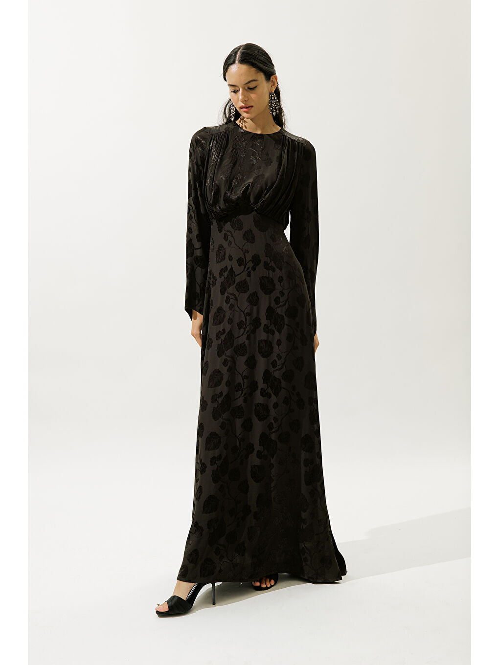 Jakarlı Saten Abiye Elbise Kahverengi-1