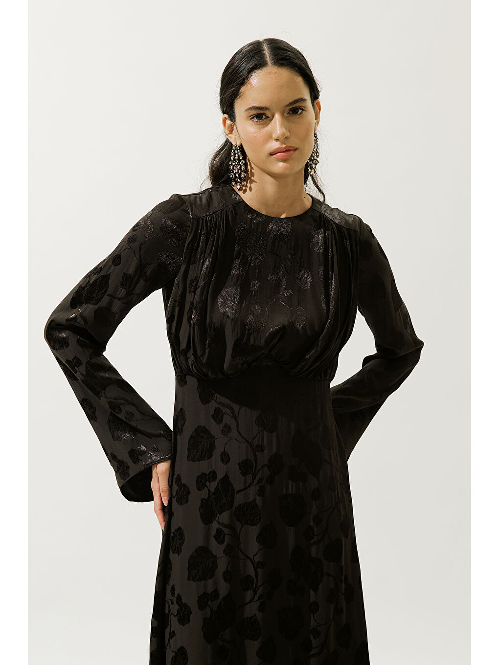 Jakarlı Saten Abiye Elbise Kahverengi-3