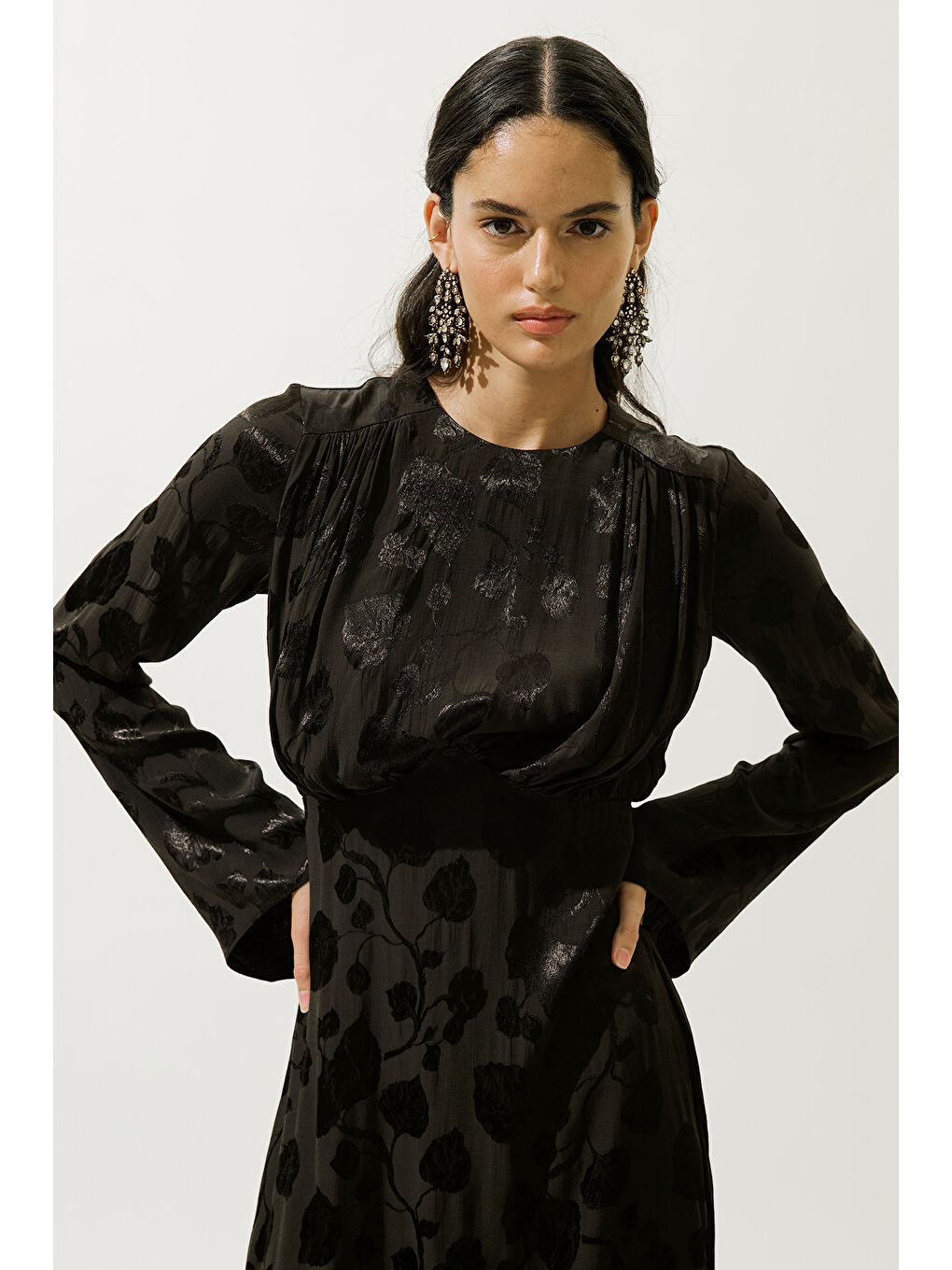 Jakarlı Saten Abiye Elbise Kahverengi-4