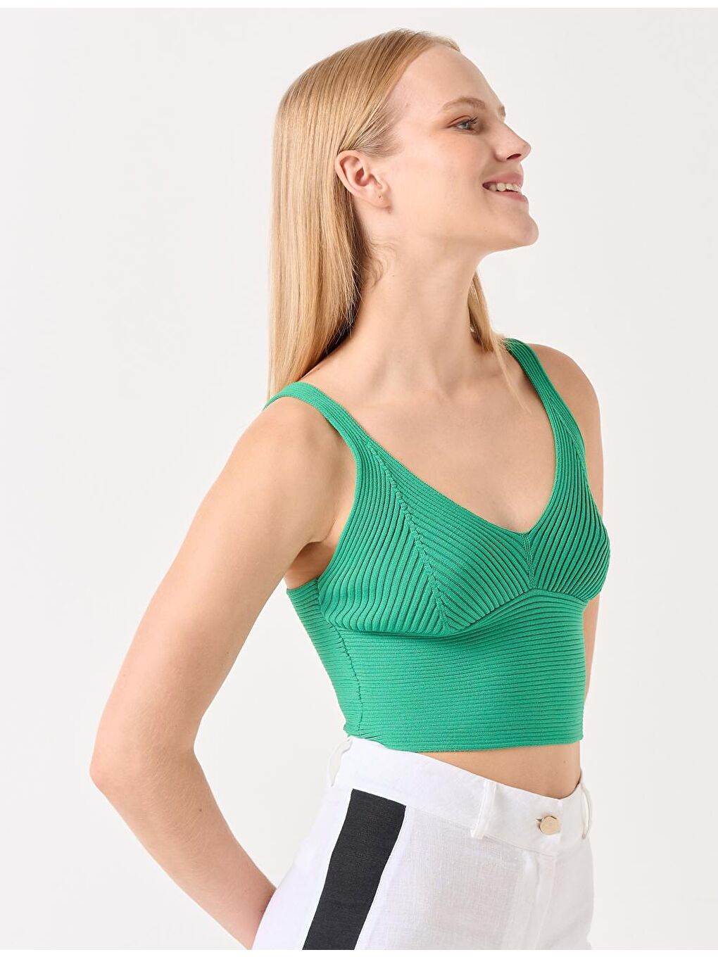 Koyu Yeşil V Yaka Kolsuz Triko Crop Top-3