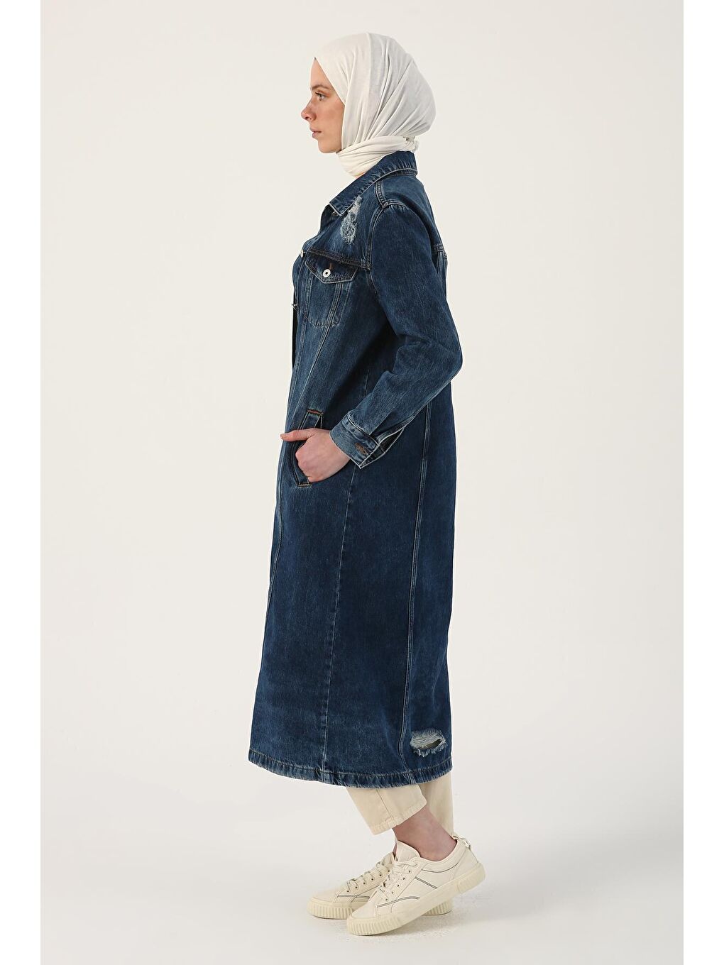 Mavi Yırtık Detaylı Uzun Denim Kap-2