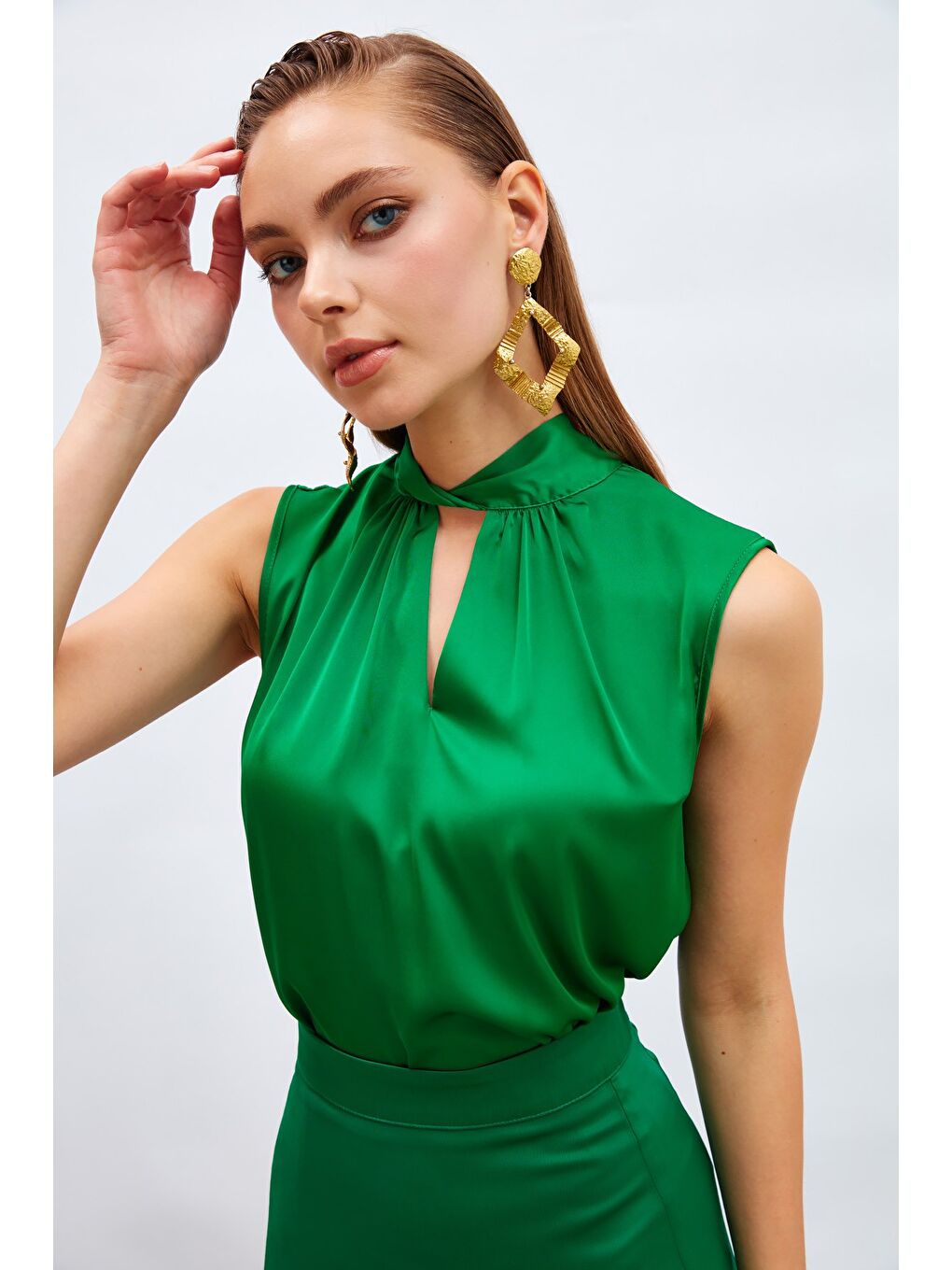 Yaka Detaylı Saten Bluz - Yeşil