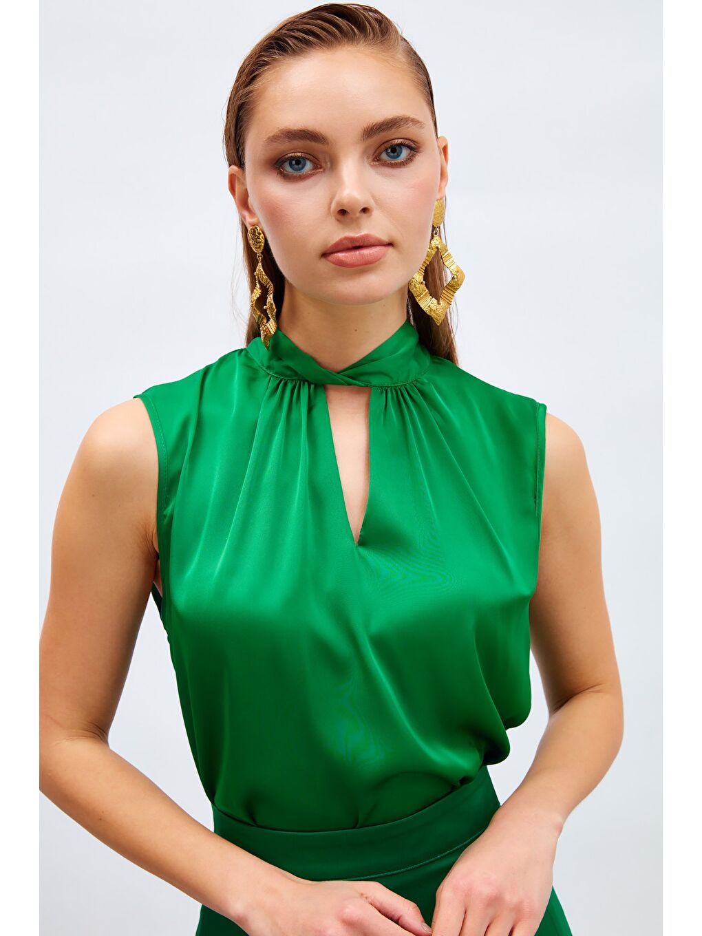 Yaka Detaylı Saten Bluz - Yeşil-2