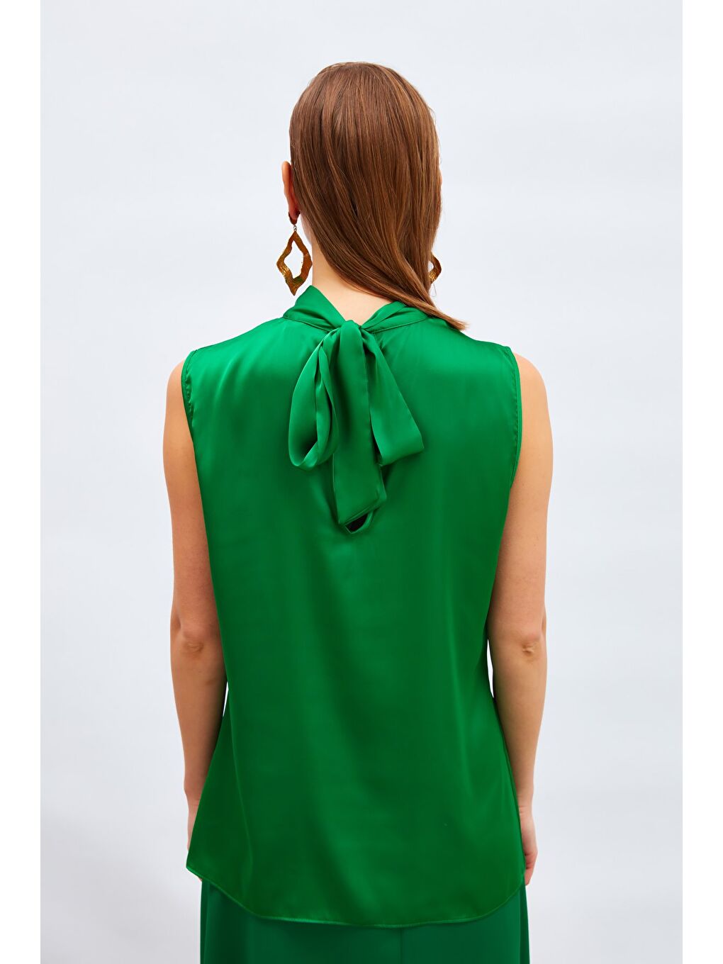 Yaka Detaylı Saten Bluz - Yeşil-4