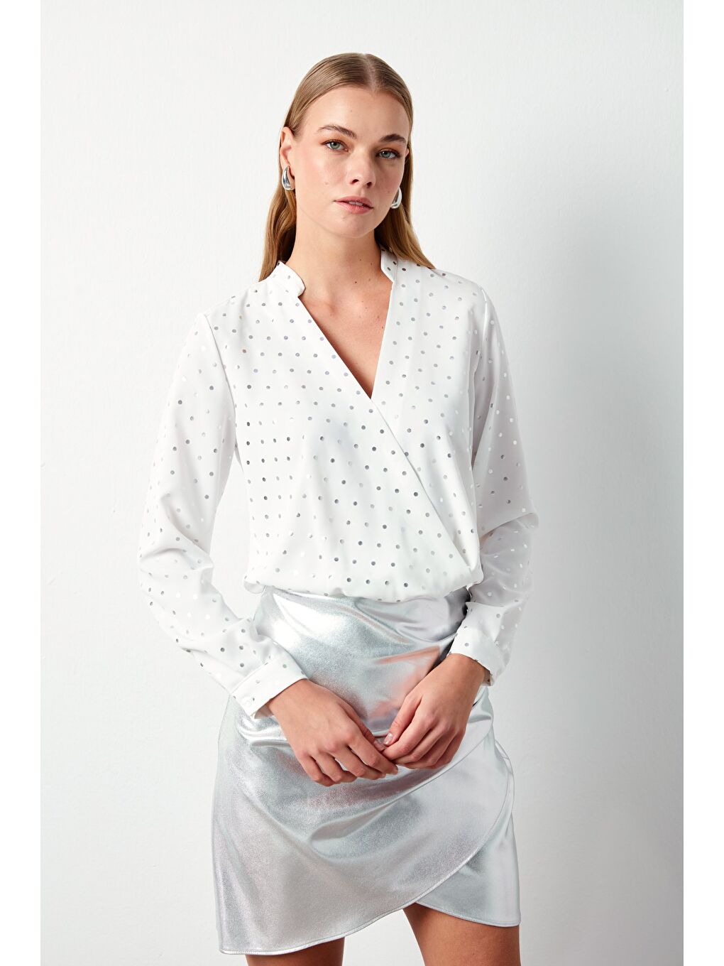 Parlak Puantiye Desenli Bluz - Ekru-3