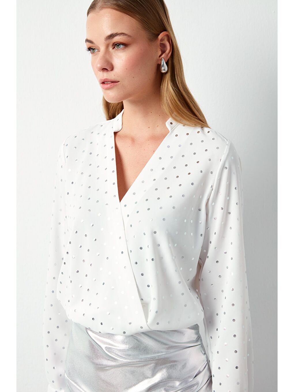 Parlak Puantiye Desenli Bluz - Ekru-4