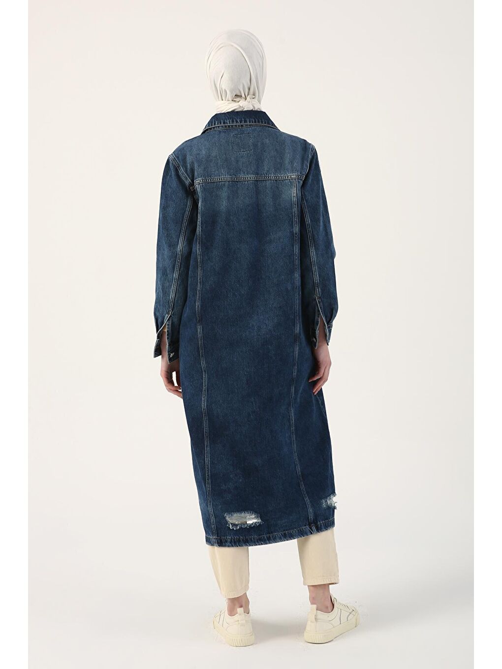 Mavi Yırtık Detaylı Uzun Denim Kap-3
