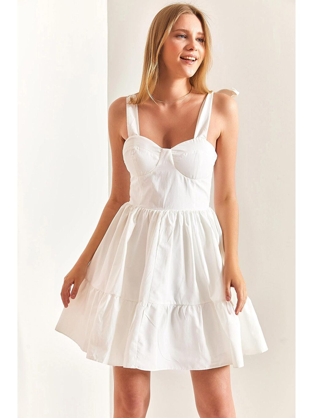 Beyaz Kadın Askılı Paraşüt Kumaş Elbise