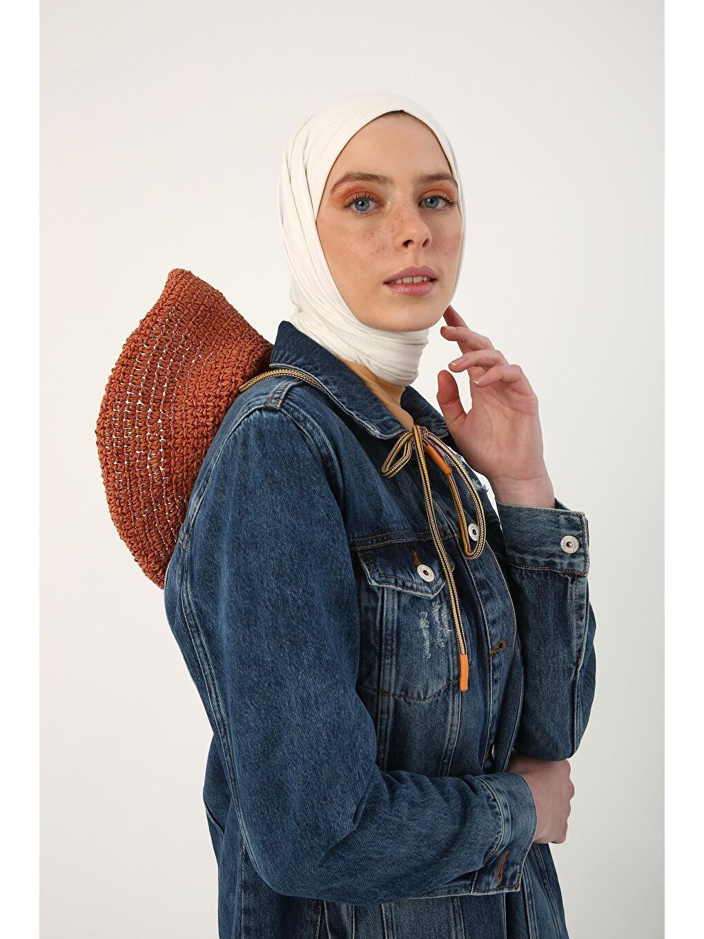 Mavi Yırtık Detaylı Uzun Denim Kap-4