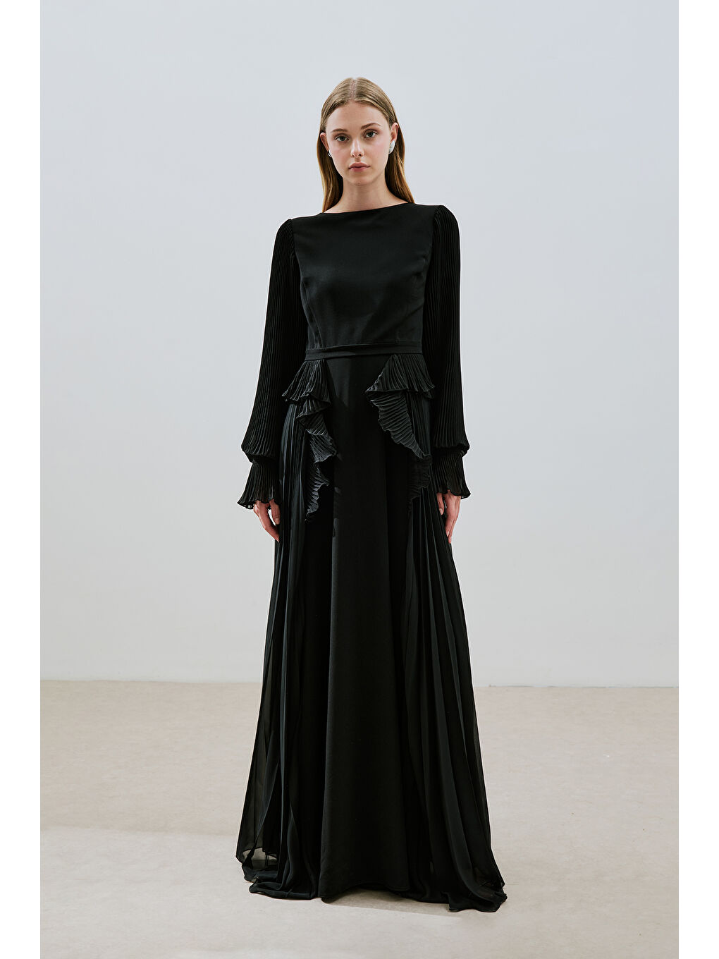 Katlı Piliseli Elbise Siyah