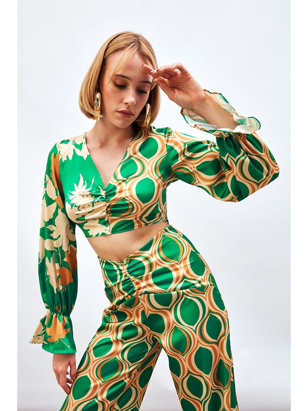 Büzgü Detaylı Desenli Bluz - Yeşil-1