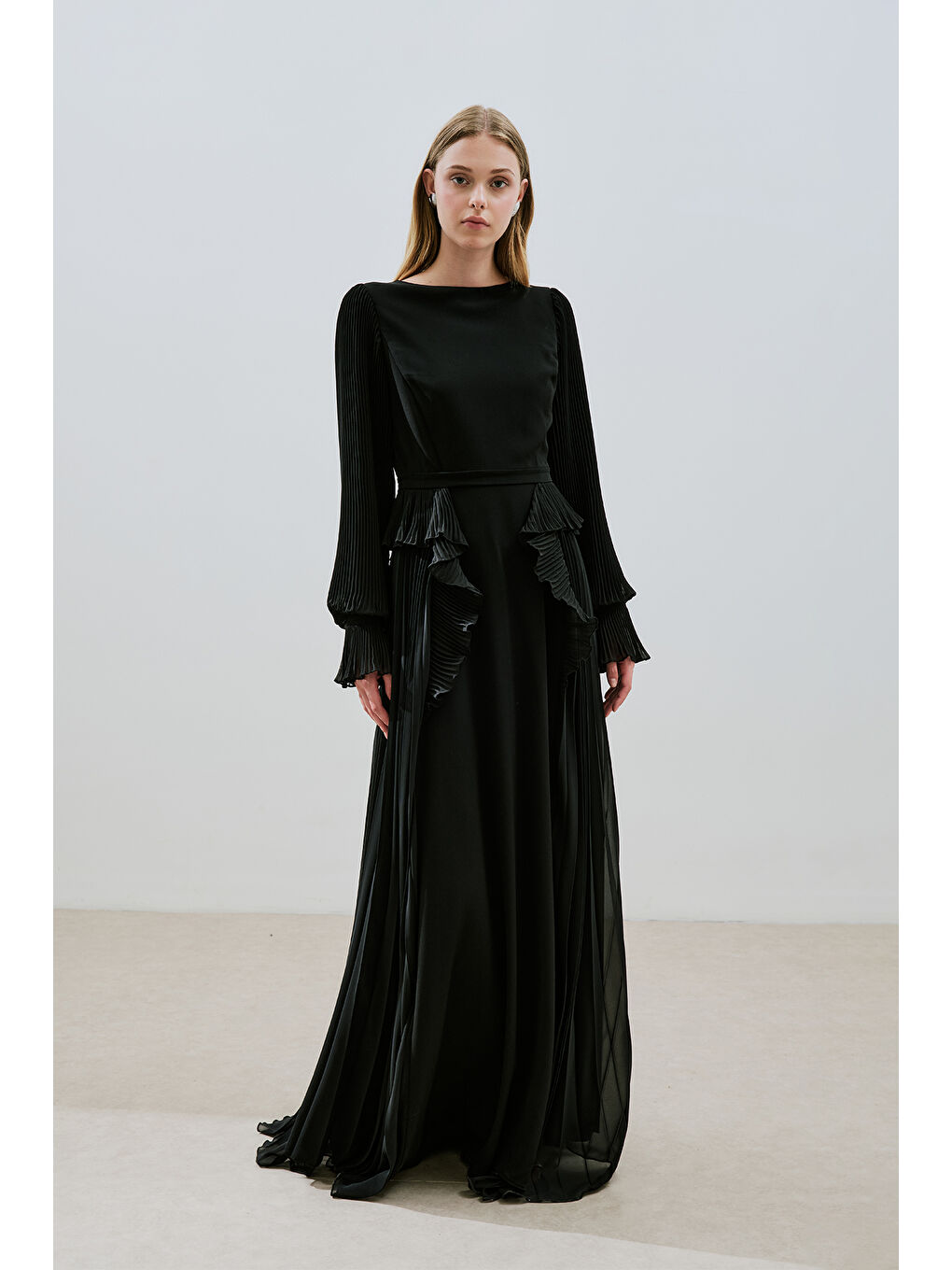 Katlı Piliseli Elbise Siyah-2