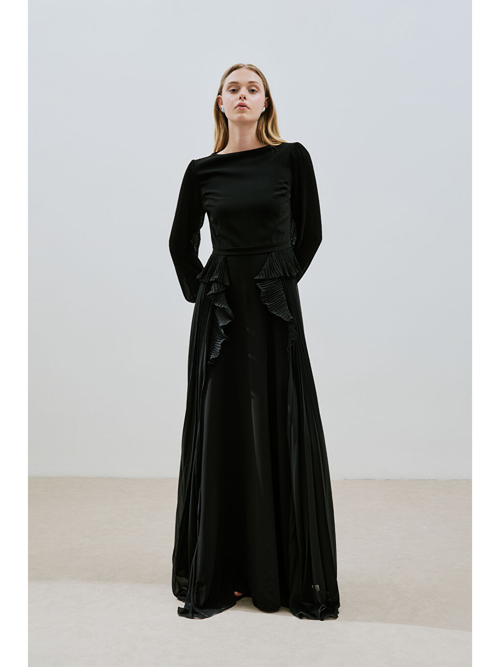 Katlı Piliseli Elbise Siyah-3