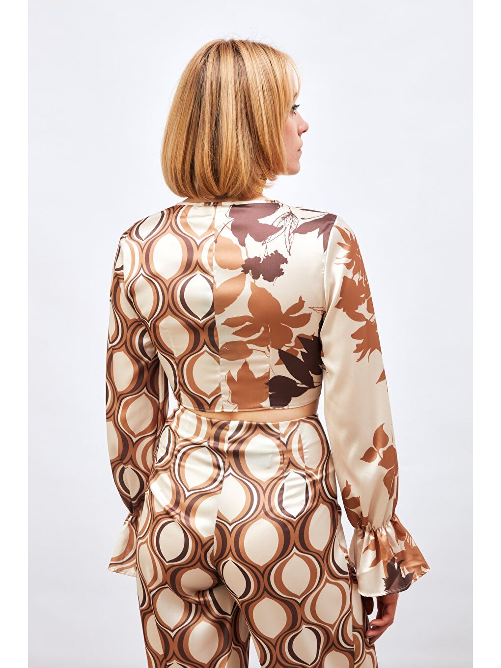 Kahverengi Büzgü Detaylı Desenli Bluz - Camel-7