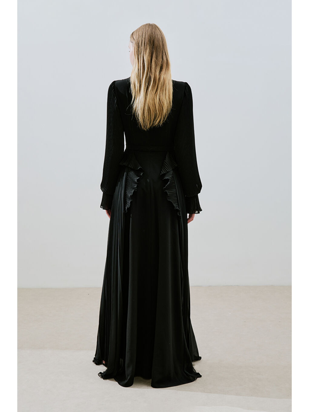 Katlı Piliseli Elbise Siyah-5