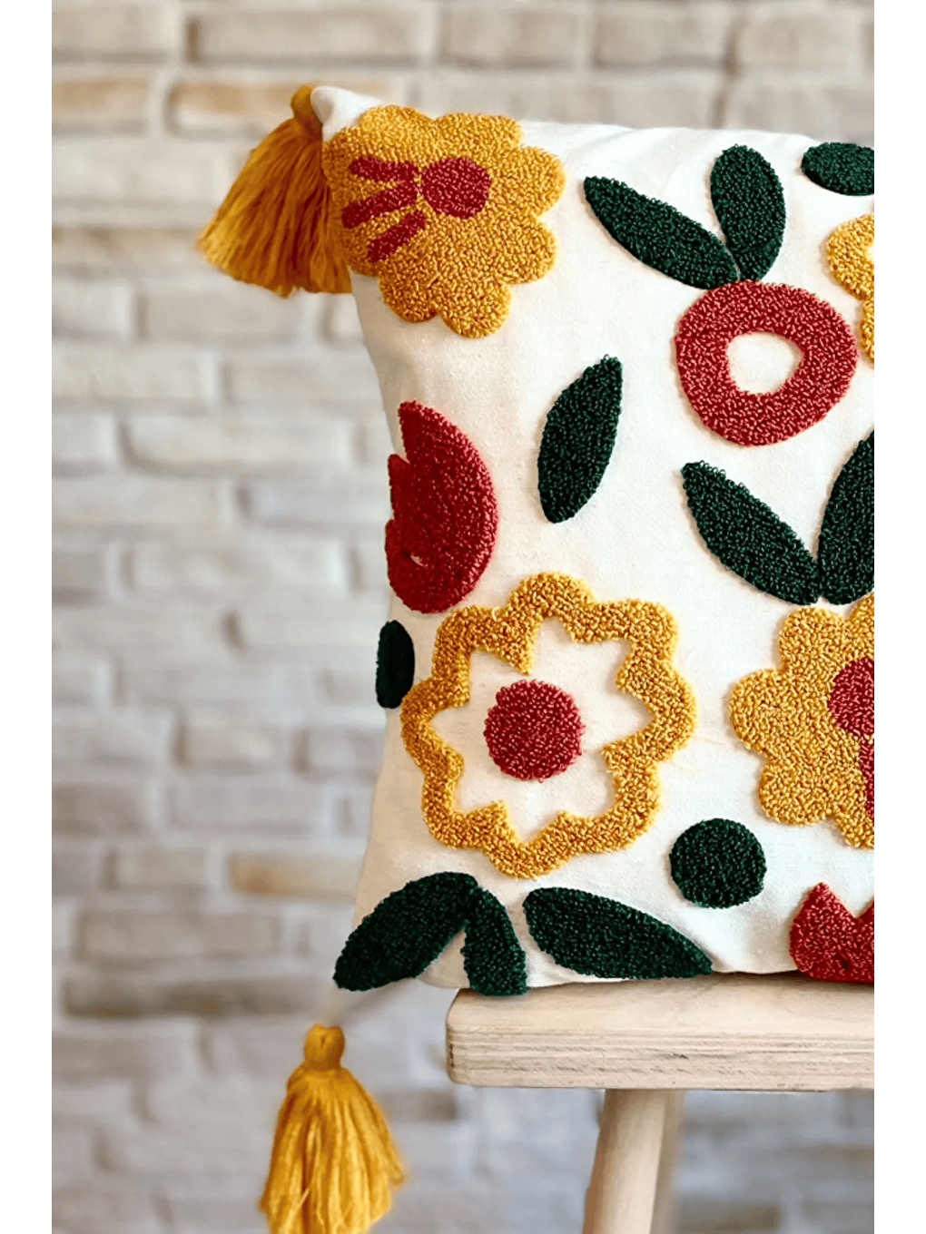 Sarı Punch İşlemeli Tekli Dekoratif Özel Tasarım Kırlent Kılıfı (panç)-1