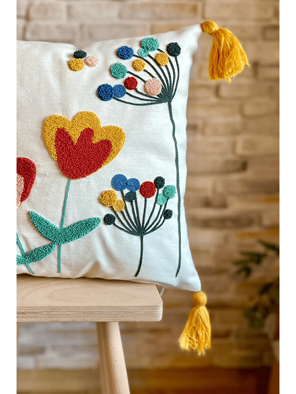 Kırmızı Punch İşlemeli Tekli Dekoratif Özel Tasarım Kırlent Kılıfı (panç)-1