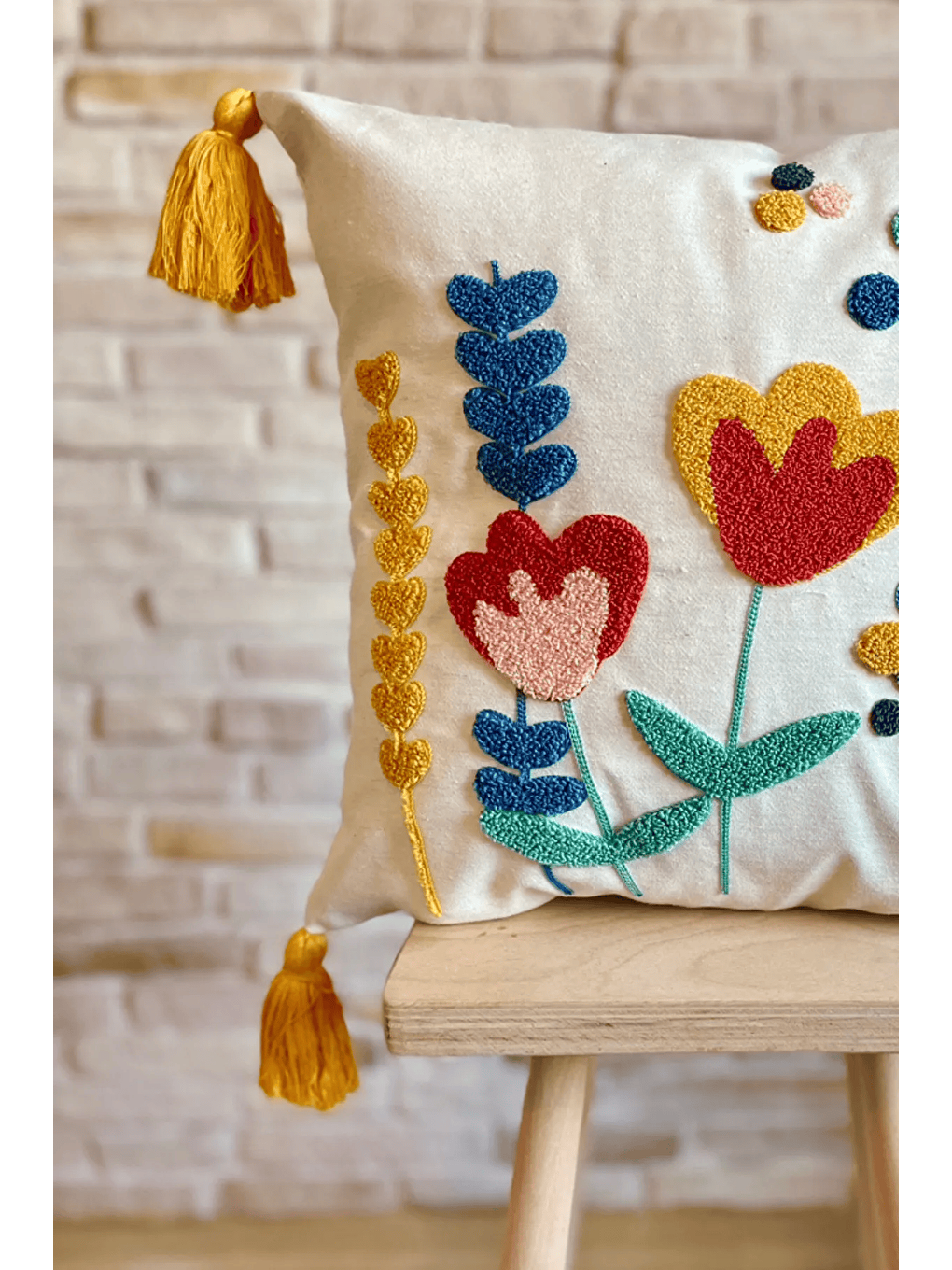 Kırmızı Punch İşlemeli Tekli Dekoratif Özel Tasarım Kırlent Kılıfı (panç)-2