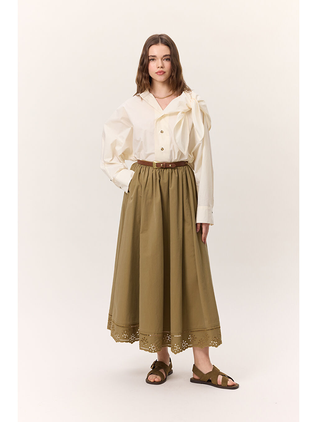 Nakış Detaylı Geniş Etek Yeşil-3