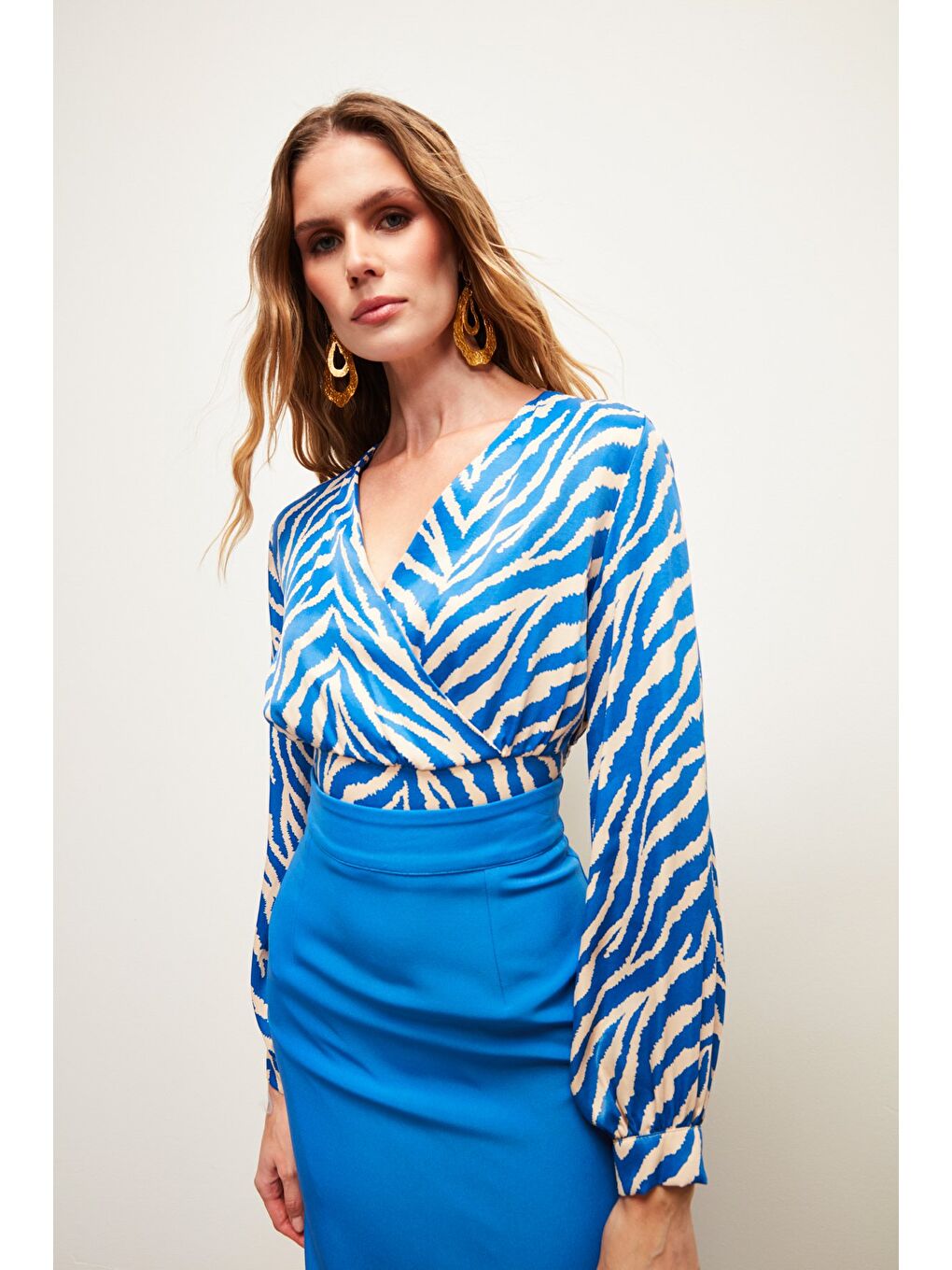 Kruvaze Zebra Desenli Saten Bluz - Sax Mavi-2